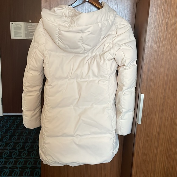 Uniqlo seamless puffer coat - Picture 7 of 8